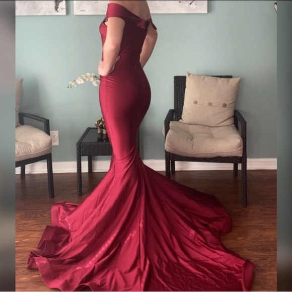 Burgundy bodycon formal gown or prom dress - Picture 1 of 2